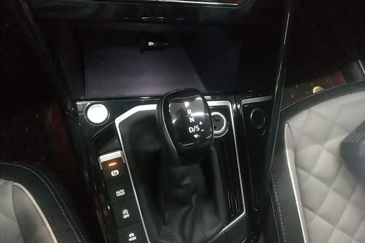 Used Volkswagen Tayron 2023 330TSI Two-Wheel-Drive Luxury Plus Advanced Version Gear Lever