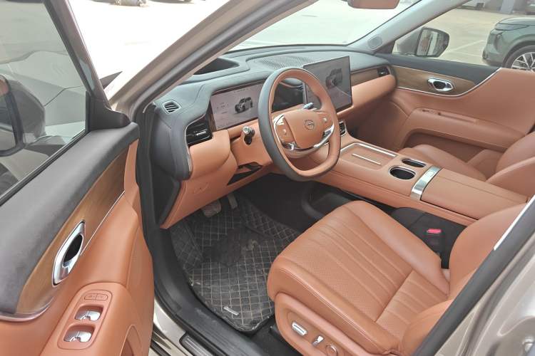 Used GAC Trumpchi S9 2025 Model Qiankun Ultra 6-Seater Driver Seat