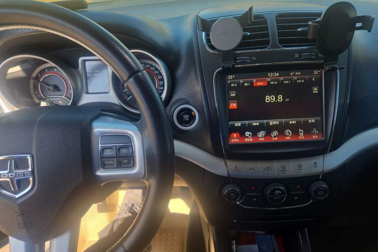 Used Dodge Journey 2013 2.4L Two-Wheel Drive Luxury Version