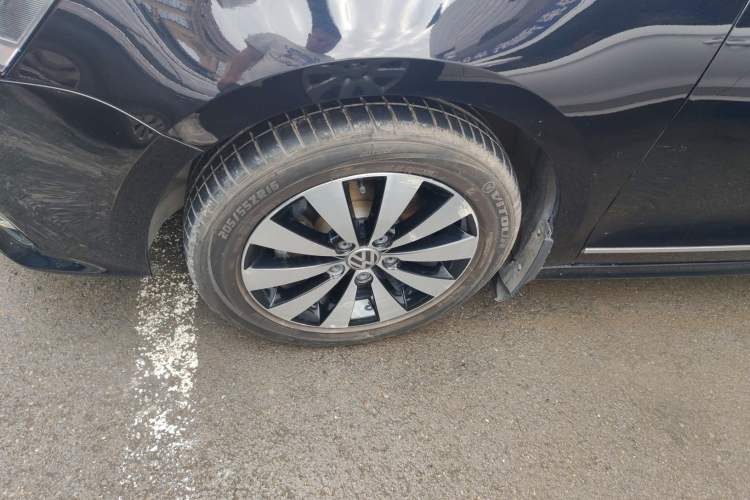 Used Volkswagen Sagitar 2017 1.6L Automatic Comfort Model Left Front Wheel Hub