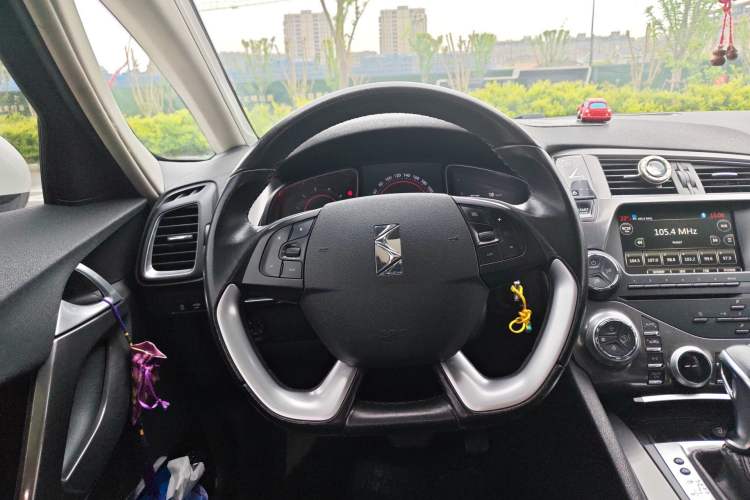 Used DS 5 2013 1.6T Luxury Edition THP160 Steering Wheel