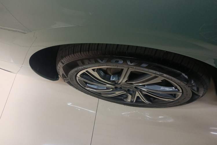 Used SAIC MAXUS Dajia 9 2024 Super Hybrid Ultra-Long Range Forest Edition 7-Seater Right Rear Wheel Hub