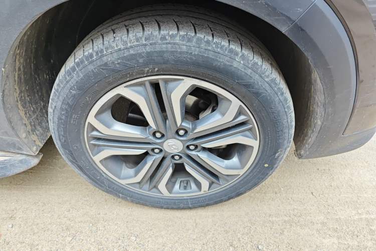 Used Hyundai Tucson 2015 1.6T Dual-Clutch Two-Wheel-Drive Leading Model Right Front Wheel Hub