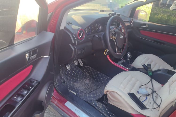 Used BAIC Senova X25 2015 1.5L manual Comfort trim level