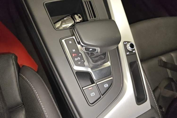 Used Audi A4L 2020 40 TFSI Fashion Dynamic Model Gear Lever