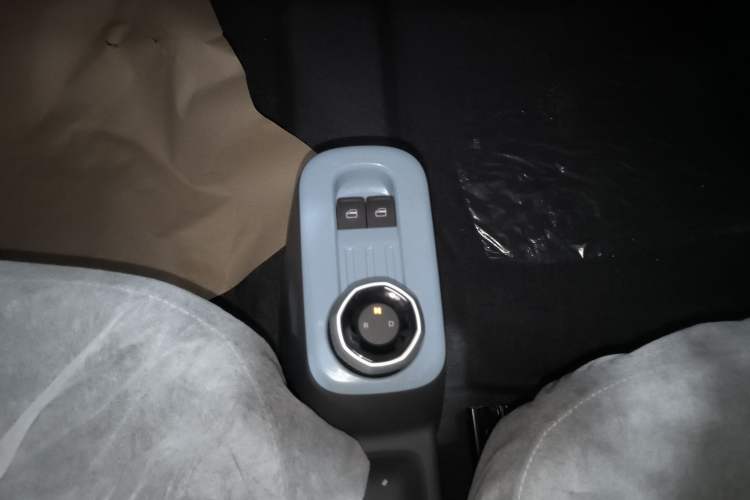 Used Geely Galaxy Panda 2024 Panda Mini 200km Endurance Bear Gear Lever
