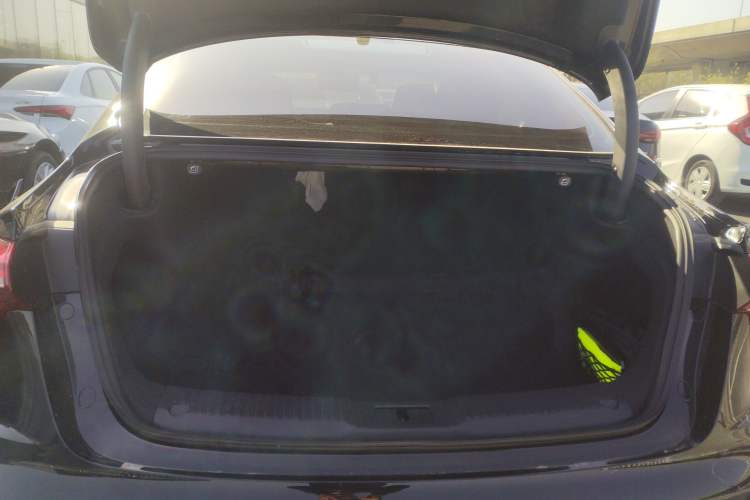 Used Hongqi H5 2024 1.5T DCT Smart Connect Flagship Edition Trunk