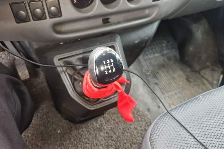 Used JMC Transit 2017 2.8T Commercial Version Short Wheelbase Mid-Roof 6/7/8-Seater JX493 Gear Lever