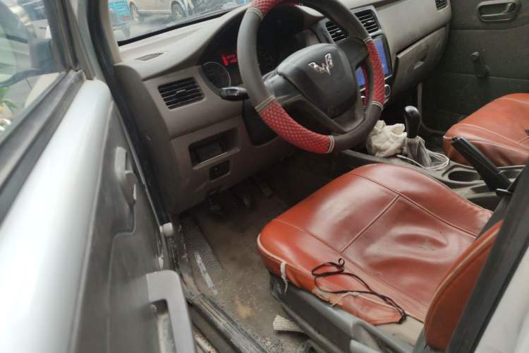 Used Wuling Rongguang V 2016 1.2L Practical Version Driver Seat