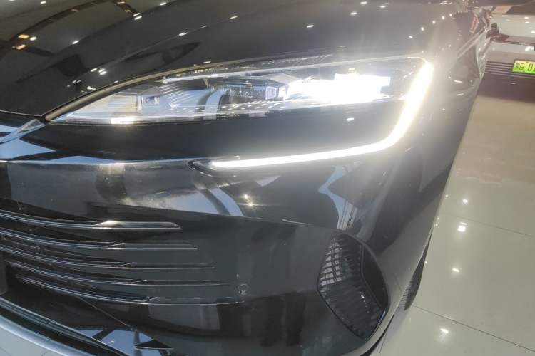 Used BYD Seal 2023 DM-i 1.5L 121km Prestige Model
