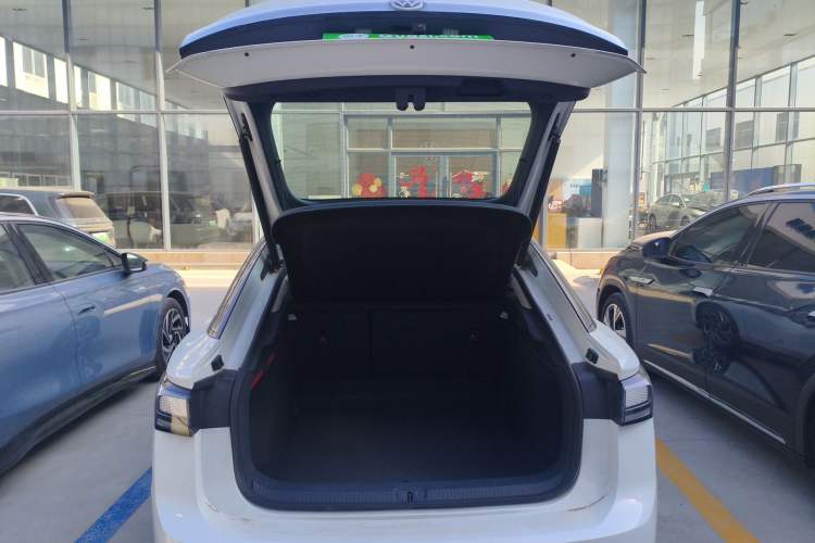 Used Volkswagen ID.7 VIZZION 2024 PRO Model Trunk