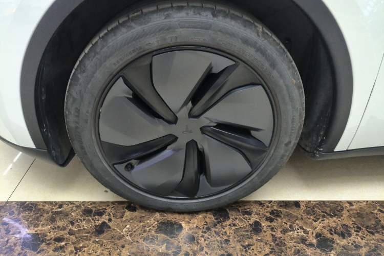 Used Tesla Model Y 2025 Rear-Wheel-Drive Version