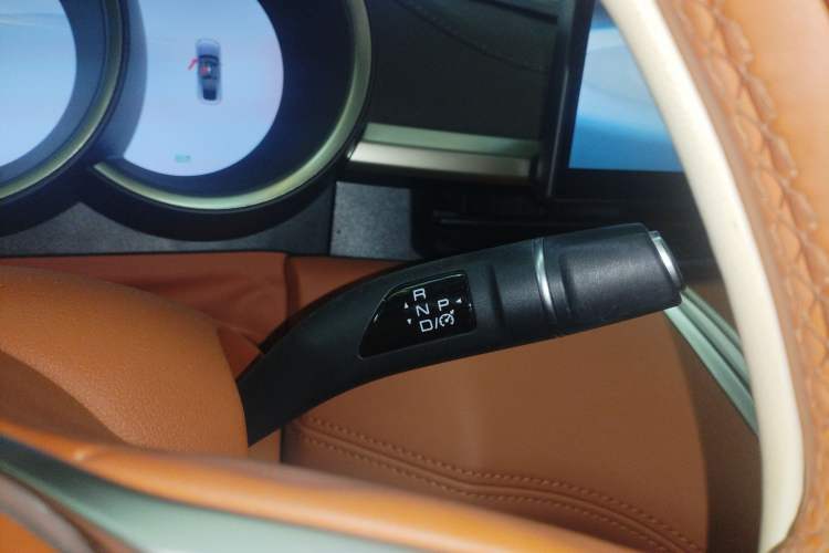 Used ORA Lightning Cat 2022 555 km Luxury Edition Gear Lever