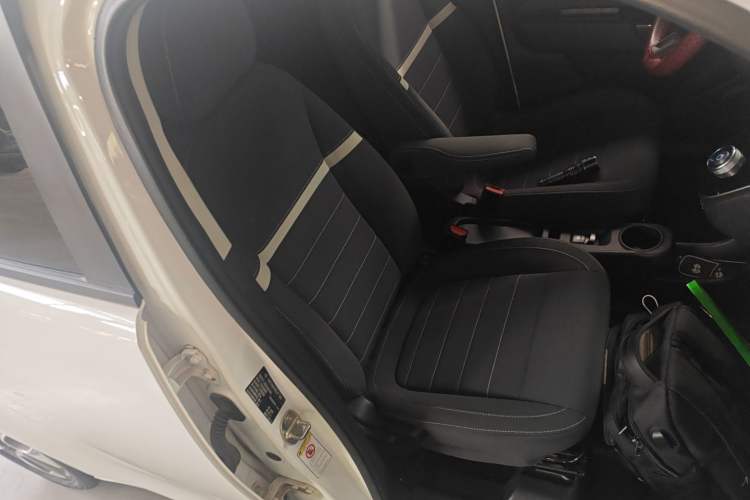 Used ORA White Cat 2022 Upgraded Model 305km Range Luxury Version Lithium-Ion Battery Right Front Seat