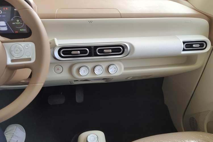 Used Wuling Hongguang MINIEV 2024 3rd Generation 215km Youth Edition Audio And AC Panel