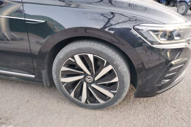 Used Volkswagen Passat 2022 330TSI Luxury Edition Right Front Wheel Hub