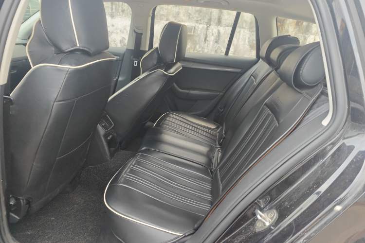 Used Skoda Octavia 2018 Station Wagon TSI230 DSG Luxury Edition Interior 4