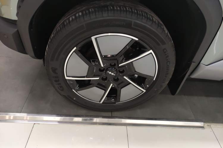 Used Formula Leopard Titanium 3 2025 501 km All-Wheel Drive Intelligent Driving Max Edition