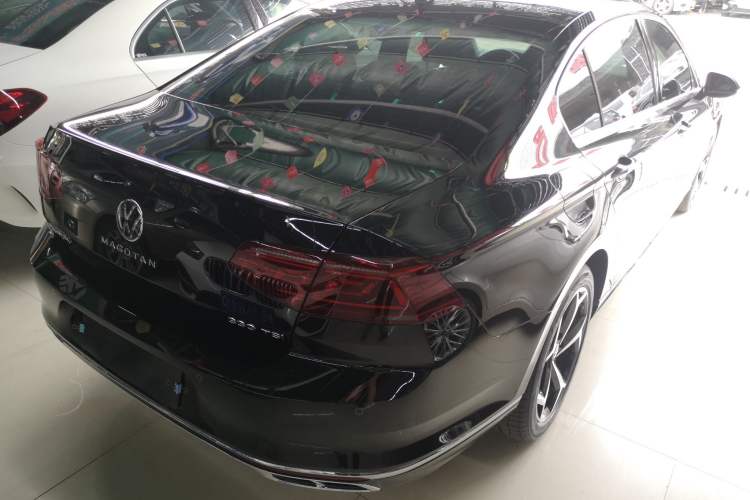 Used Volkswagen Magotan 2025 Revised Version Zhongxiang Edition 330TSI DSG Luxury Trim
