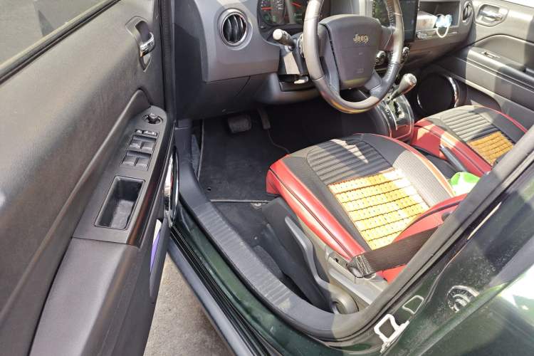 Used Jeep Compass 2010 2.4L four-wheel drive sport version
