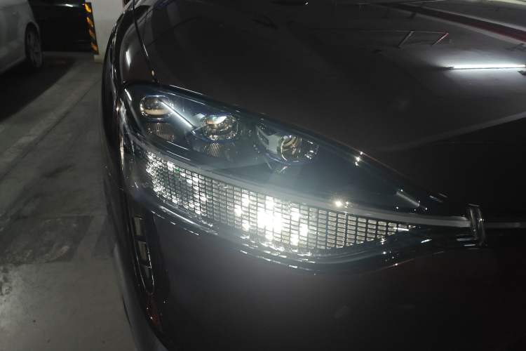 Used Hima AITO M9 2025 Extended-Range Ultra Version 52 kWh 6-Seater