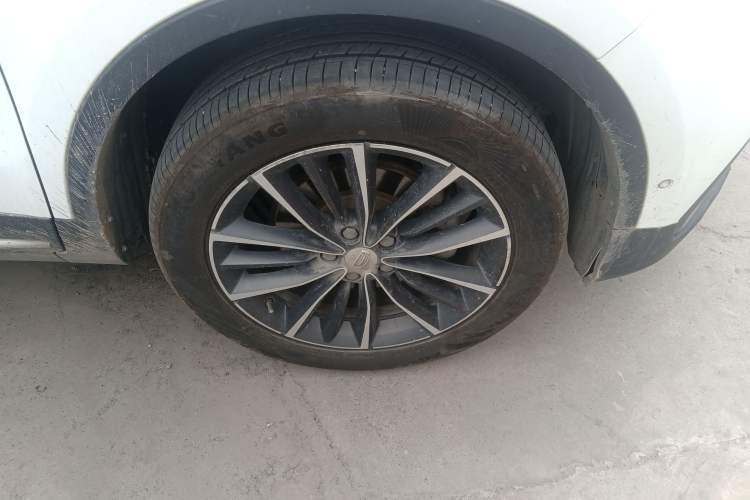 Used Geely Auto Emgrand X7 Sport 2018 1.8TD Automatic Two-Wheel Drive ZhiZun Model with 4G Connectivity
