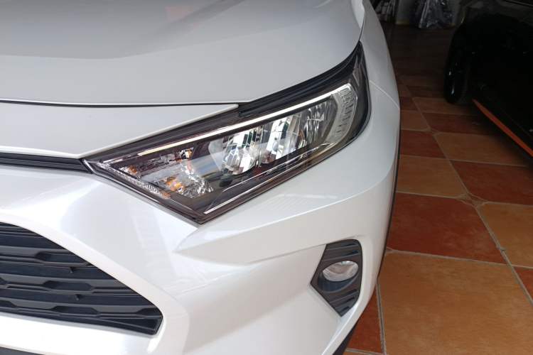 Used Toyota RAV4 2022 2.0L CVT Two-Wheel Drive Fashion Edition