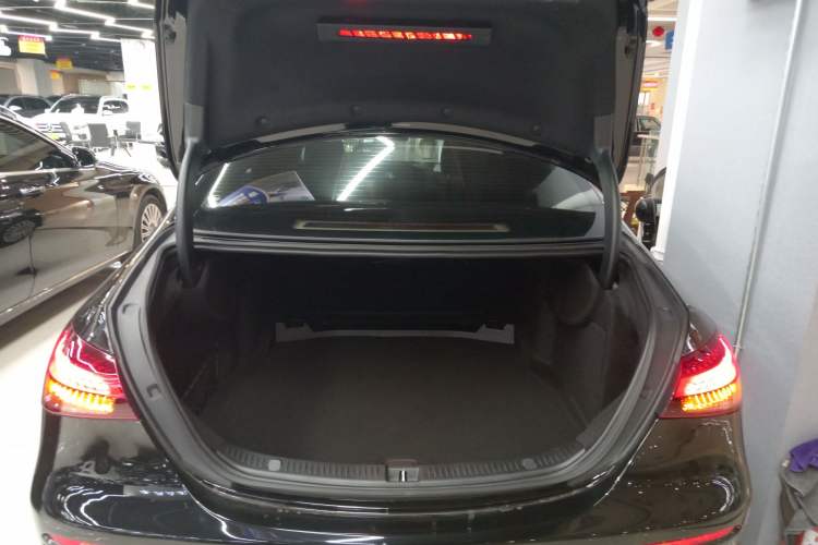 Used Mercedes-Benz E-Class 2023 Updated E 300 L Fashion Edition
