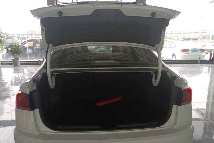 Used Volkswagen Bora 2020 1.5L Automatic Fashion Edition Trunk