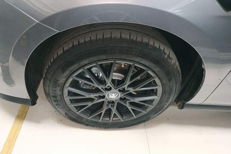 Used BYD Qin PLUS 2025 EV Smart Drive Edition 510KM Leading Model Left Front Wheel Hub