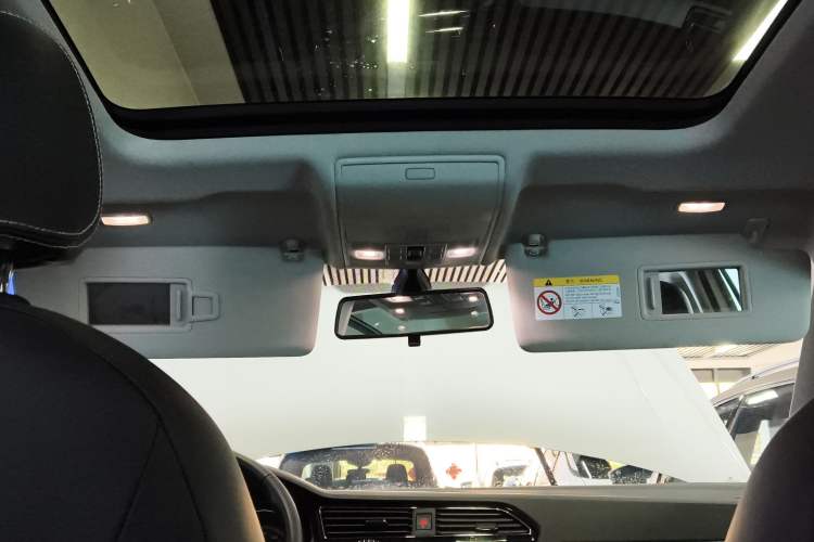 Used Volkswagen Tiguan L 2021 330TSI Automatic Two-Wheel Drive Smart Edition
