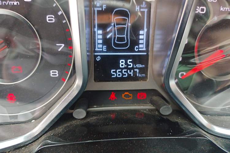 Used Zotye Domy X5 2017 Platinum Edition 1.5T Manual Luxury 7-Seater Model Odometer Close Up