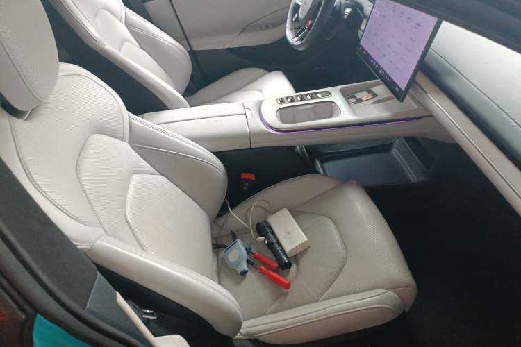 Used Xiaomi Auto SU7 2024 Four-Wheel Drive Ultra-Long Range Advanced Intelligent Driving Max Edition Right Front Seat