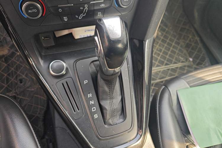 Used Ford Focus 2015 Hatchback 1.6L Automatic Fashion Edition