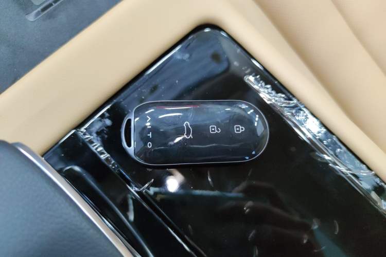 Used Hima AITO M7 2024 1.5T Intelligent Drive Rear-Drive Ultra Version 5 Seats Interior 1