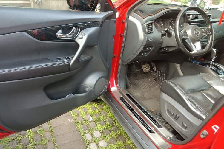 Used Nissan X-Trail 2017 2.5L CVT Luxury Edition 4WD Driver Seat