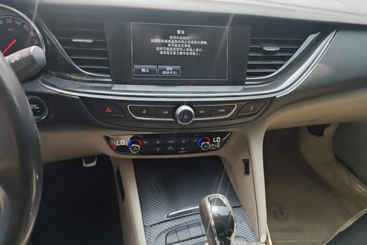 Used Buick Regal 2017 30H Luxury Version Audio And AC Panel