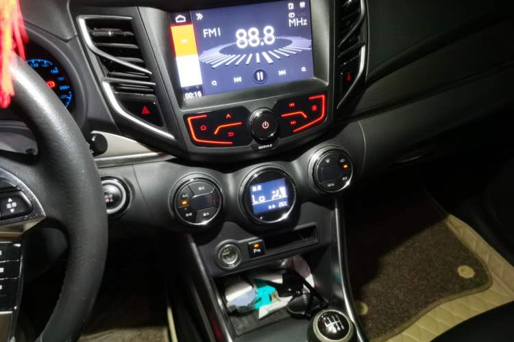 Used BYD Song 2016 Gaishi Edition 1.5TI Manual Leading Model Audio And AC Panel