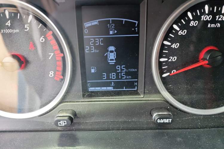 Used FORTHING SX6 2022 1.6L Manual Comfort Model Odometer Close Up