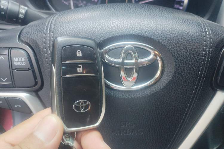 Used Toyota Highlander 2018 2.0T Two-Wheel-Drive Luxury Edition 7 Seats Emission Standard China V
