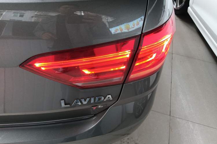 Used Volkswagen Gran Lavida 2015 230TSI DSG Luxury Edition Right Rear Taillight