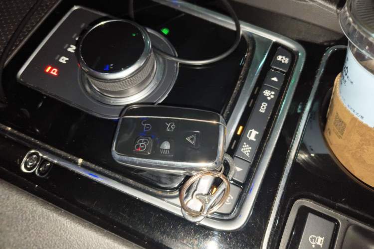 Used Jaguar F-PACE 2016 2.0T Two-Wheel Drive Urban Luxury Edition
