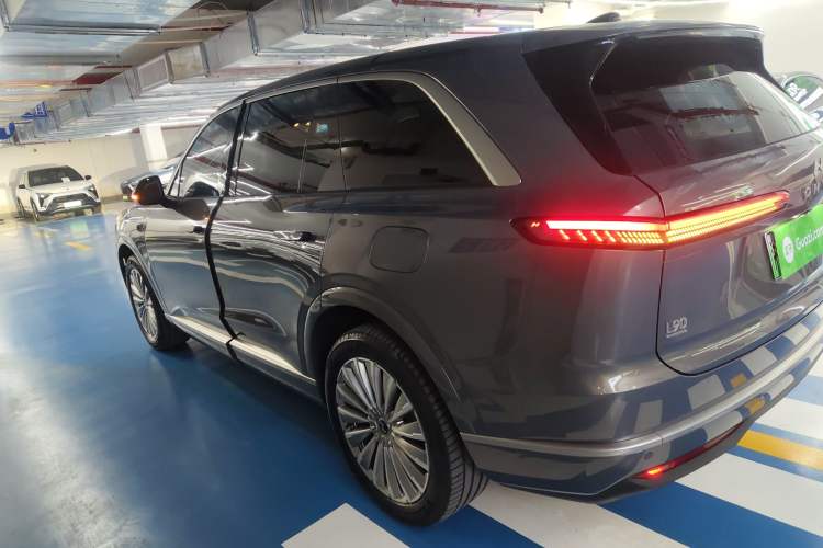 Used ONVO Luxeed L90 2025 Model—Max Six-Seater Version
