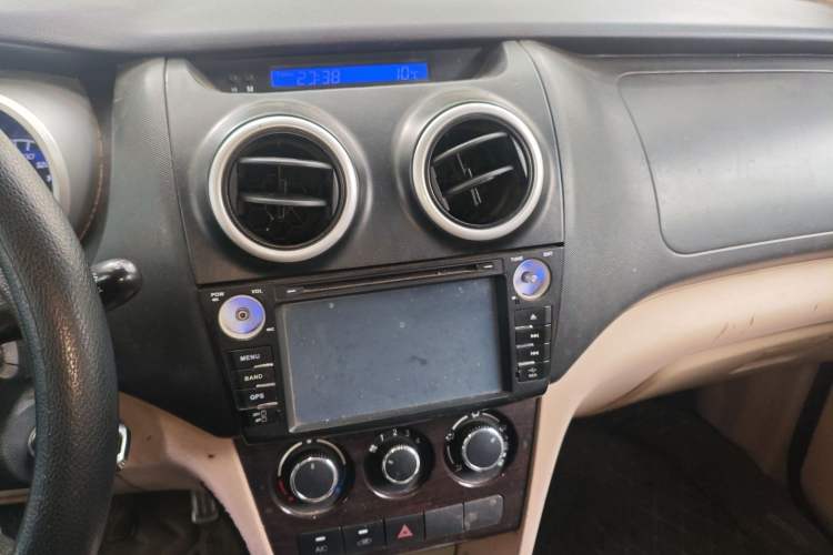 Used CHANGAN KAICHENG Ounuo S 2012 1.5L Standard Version
