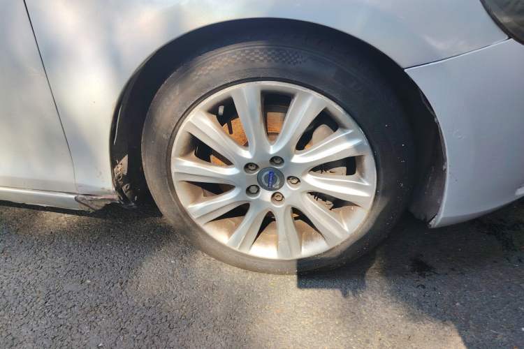 Used Volvo V40 2013 2.0T Zhiya Edition Right Front Wheel Hub