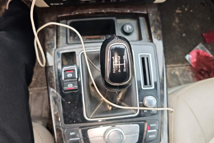 Used Zotye Z700 2016 1.8T Manual Luxury Model Gear Lever