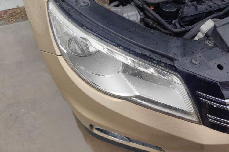 Used Volkswagen Tiguan 2012 1.8TSI Automatic All-Wheel Drive Elite Edition Right Front Headlight