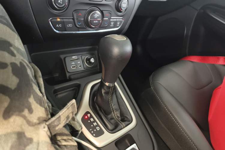 Used Jeep Cherokee 2016 2.0L Superior Edition