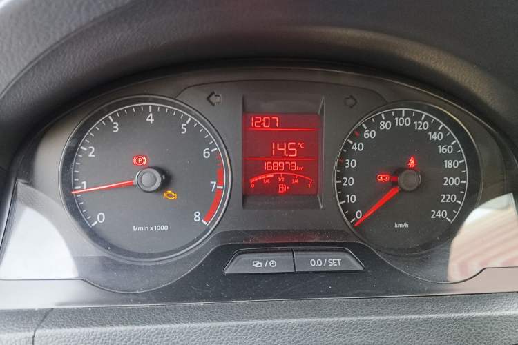 Used Volkswagen Santana 2013 1.6L Manual Fashion Edition Odometer Close Up