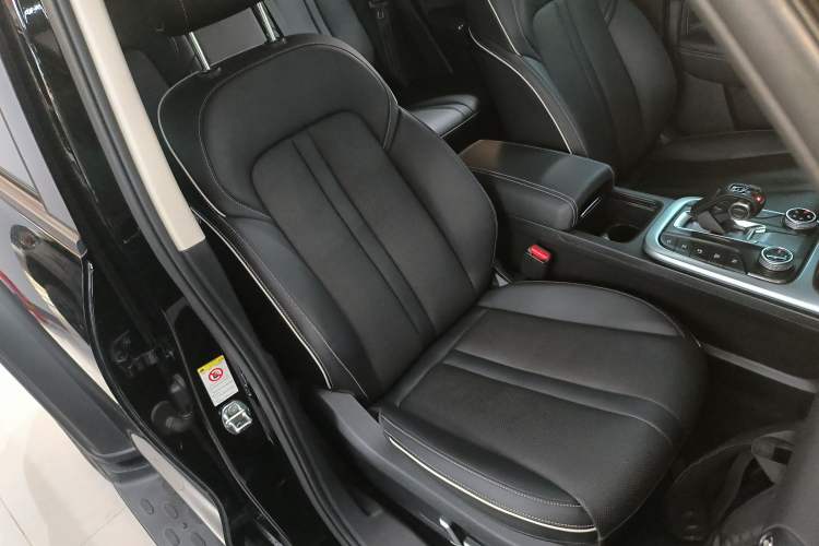 Used Tank 300 2023 Off-Road Edition 2.0T Conqueror Right Front Seat